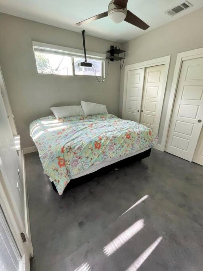 Unit B Cute 2 Bed 2 Bath Private Home With Shared Pool Austin Exterior photo